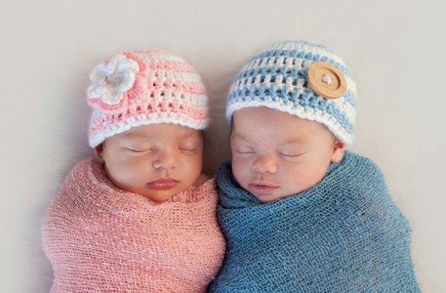 twins-in-pink-and-blue