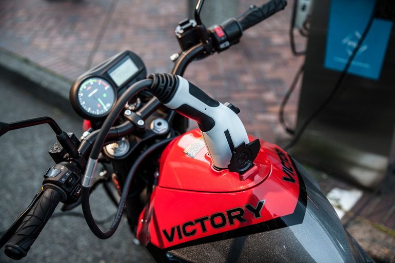 victory-motorcycle-electric-2016-empulse-tt-7