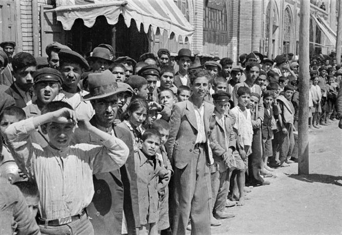 لحظه ورود قوای متفقین به قزوین - عکس از جرج راجر