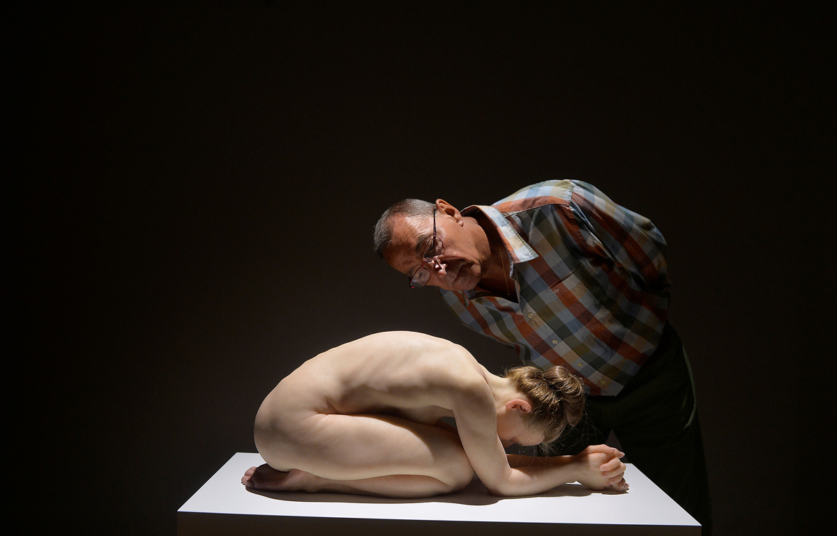 هنرمند استرالیایی در نمایشکاه « واقعیت غلو شده مجسمه 