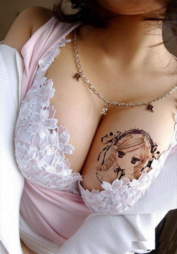 body-art-sexy-tattoo-design-on-breast-for-women